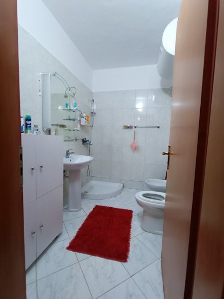 Tirane, shitet apartament 2+1+Ballkon Kati 2, 97 m² 130.000 € (Rruga Mahmut Allushi)