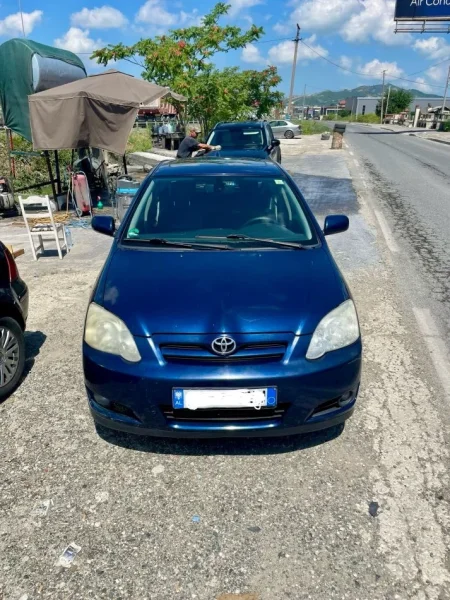 Tirane, shes makine toyota corrolla Nafte, manuale Kondicioner 220.000 km 3.200 €