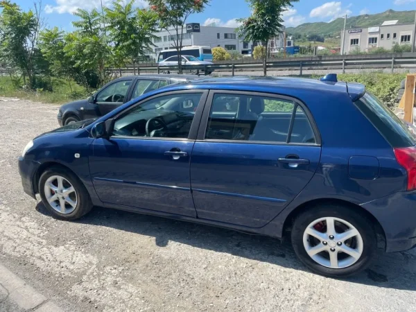 Tirane, shes makine toyota corrolla Nafte, manuale Kondicioner 220.000 km 3.200 €