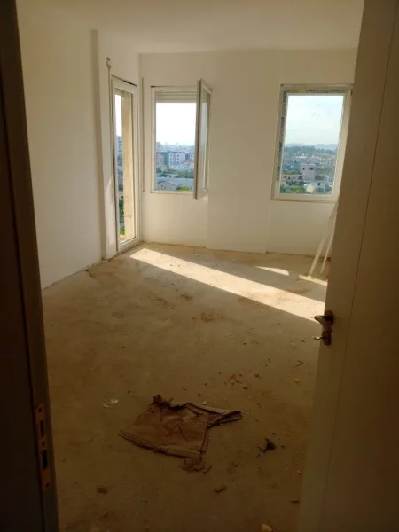 Tirane, shitet apartament 2+1+Ballkon Kati 4, 120 m² (Bulevardi blu,kamez)