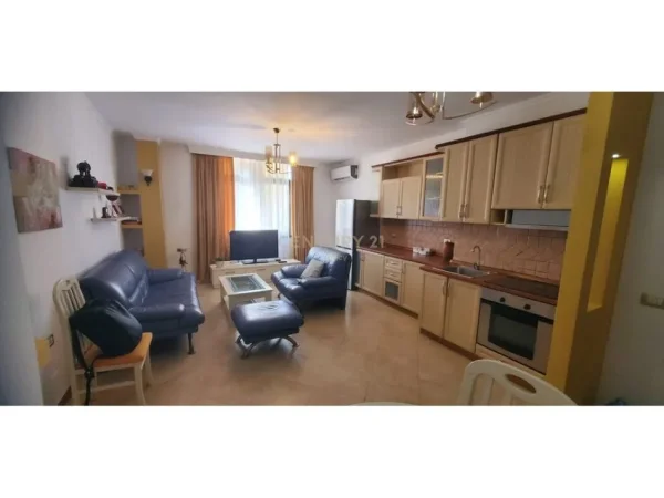 Tirane, jepet me qera apartament 2+1 Kati 8, 78 m² 750 € (Qrnder)