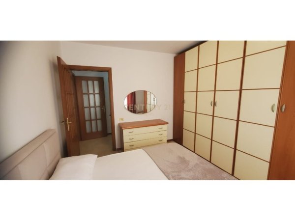 Tirane, jepet me qera apartament 2+1 Kati 8, 78 m² 750 € (Qrnder)