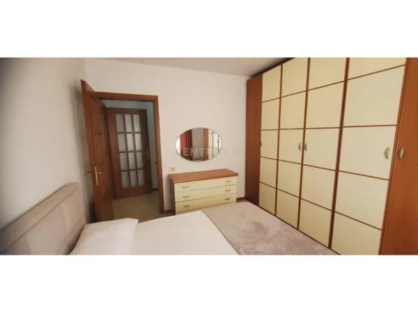Tirane, jepet me qera apartament 2+1 Kati 8, 78 m² 750 € (Qrnder)