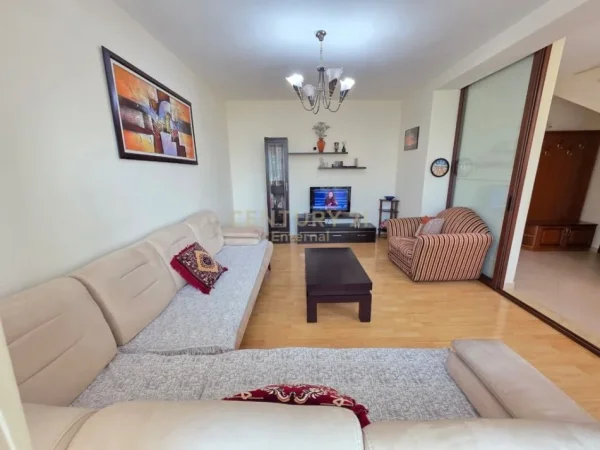 Tirane, jepet me qera Vile 1 Katshe Kati 1, 200 m² 2.500 € (Sauk)