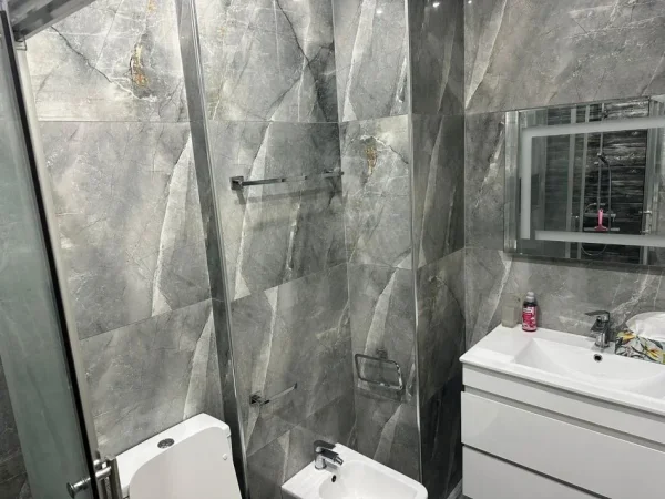 Tirane, jepet me qera apartament 3+1+Ballkon Kati 1, 99 m² 600 € (Fresk, Tiranë)