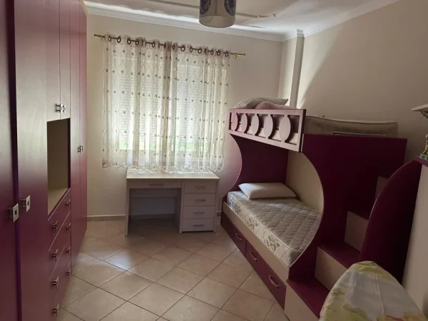 Tirane, jepet me qera apartament 3+1+Ballkon Kati 1, 99 m² 600 € (Fresk, Tiranë)