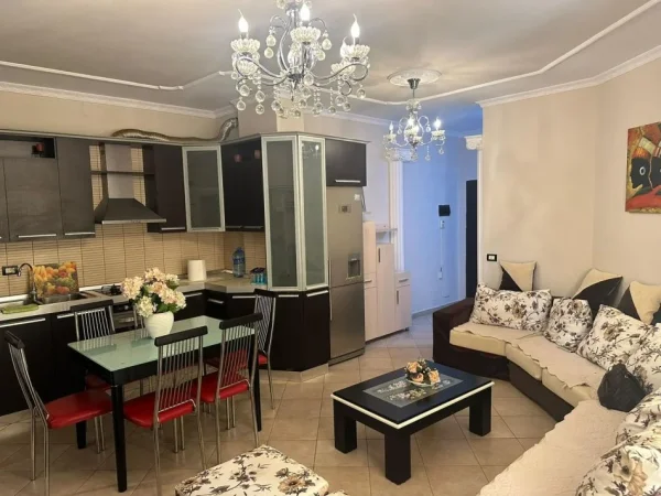 Tirane, jepet me qera apartament 3+1+Ballkon Kati 1, 99 m² 600 € (Fresk, Tiranë)
