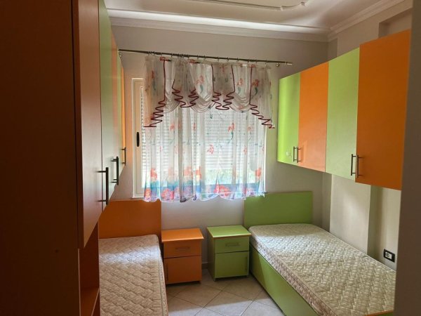 Tirane, jepet me qera apartament 3+1+Ballkon Kati 1, 99 m² 600 € (Fresk, Tiranë)