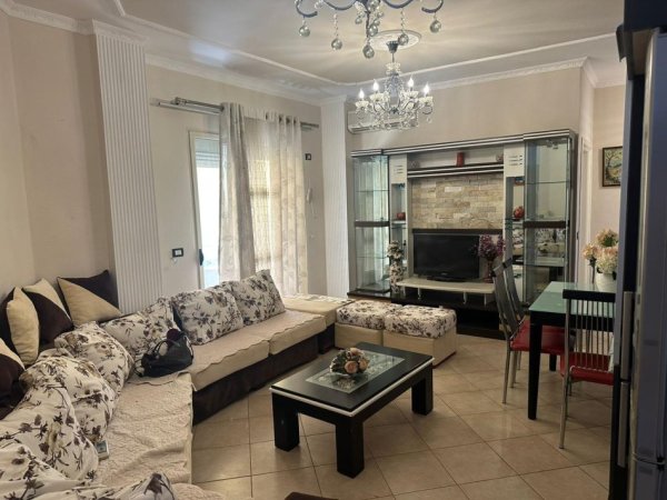 Tirane, jepet me qera apartament 3+1+Ballkon Kati 1, 99 m² 600 € (Fresk, Tiranë)