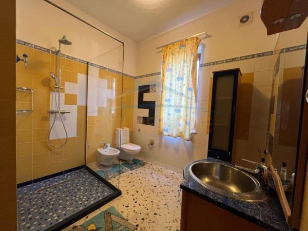0683487469 Tirane, jepet me qera Vile 2 Katshe Kati 0, 900 m² (Rruga e Dibres , Prane Medreses)