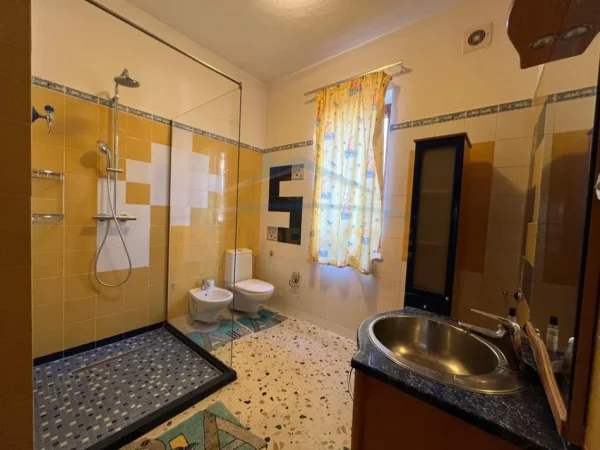 0683487469 Tirane, jepet me qera Vile 2 Katshe Kati 0, 900 m² (Rruga e Dibres , Prane Medreses)