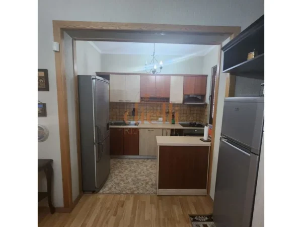 Tirane, shitet Vile , 600 m² 350.000 € (Koder Kamez)