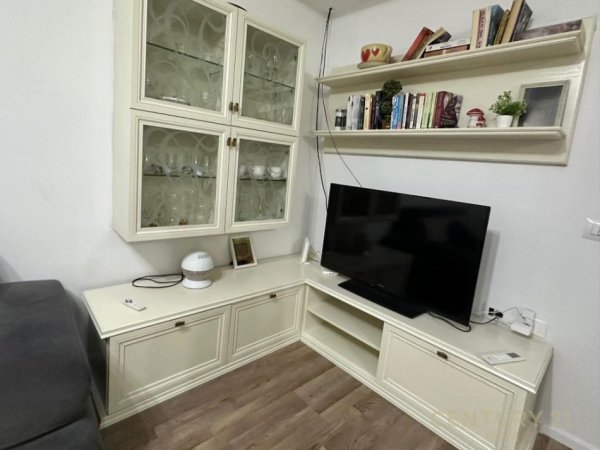 Tirane, jap me qera apartament Kati 2, 242 m² 570 € (Perballe TV Klan)