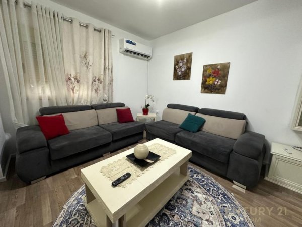 Tirane, jap me qera apartament Kati 2, 242 m² 570 € (Perballe TV Klan)