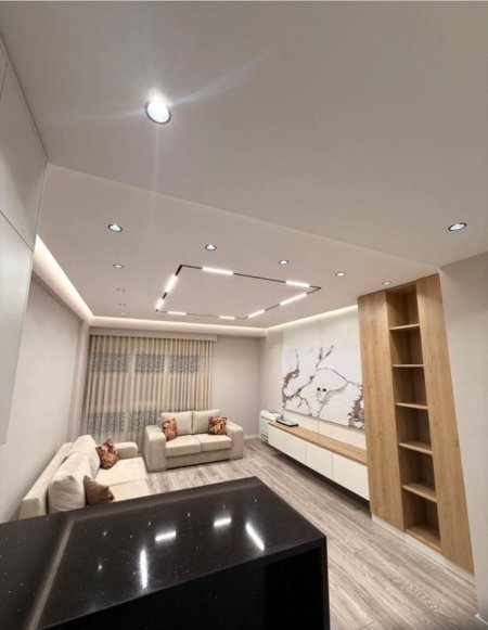 Tirane, jepet me qera apartament 1+1+Ballkon Kati 1, 70 m² 600 € (Bulevardi Kashar/Kompleksi Urban Gate)