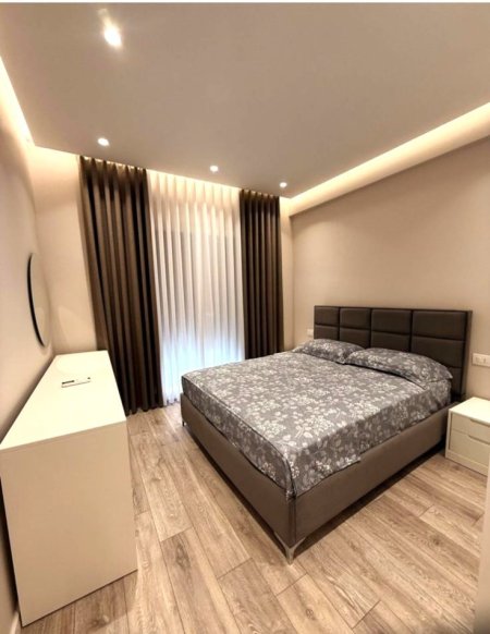 Tirane, jepet me qera apartament 1+1+Ballkon Kati 1, 70 m² 600 € (Bulevardi Kashar/Kompleksi Urban Gate)