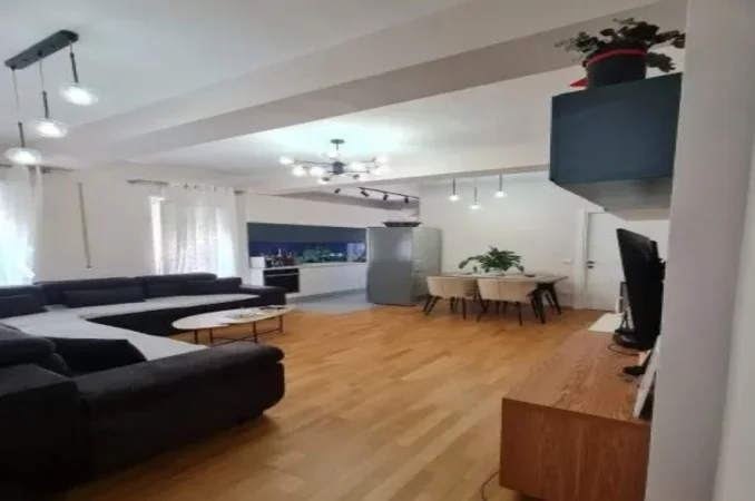 Tirane, shitet apartament 2+1+Ballkon , 98 m² 210.000 € (Brryli)