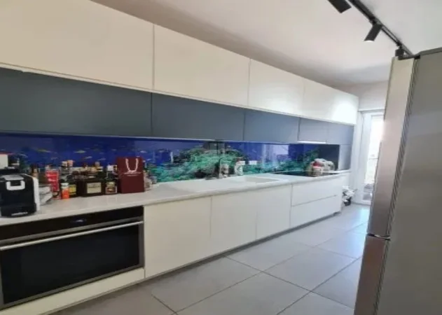 Tirane, shitet apartament 2+1+Ballkon , 98 m² 210.000 € (Brryli)