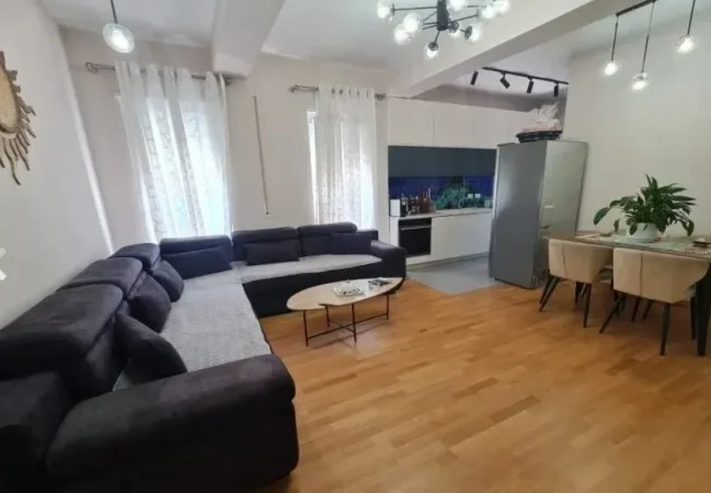 Tirane, shitet apartament 2+1+Ballkon , 98 m² 210.000 € (Brryli)