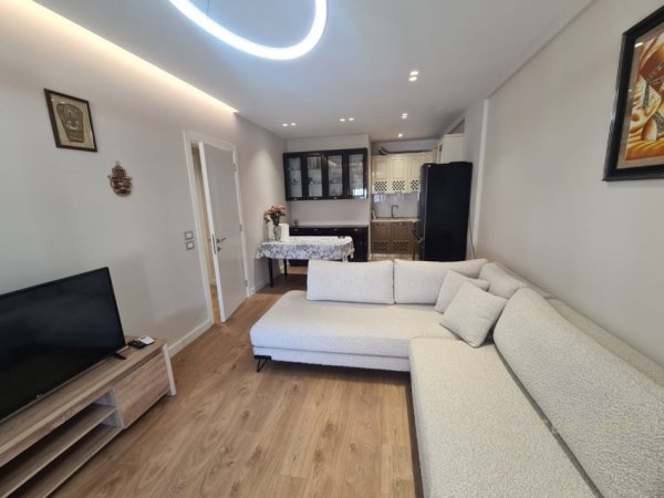 Tirane, jepet me qera apartament 2+1 Kati 3, 94 m² 1.200 € (Komuna e Parisit)