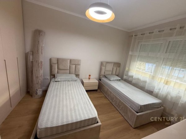 Tirane, jepet me qera apartament 2+1 Kati 3, 94 m² 1.200 € (Komuna e Parisit)