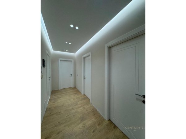 Tirane, jepet me qera apartament 2+1 Kati 3, 94 m² 1.200 € (Komuna e Parisit)