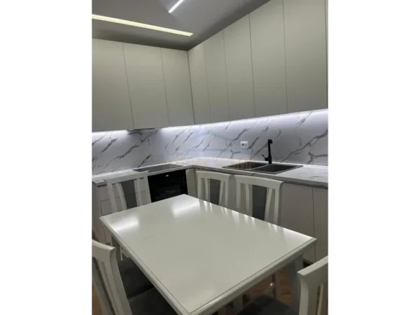 Tirane, jepet me qera apartament 2+1 Kati 6, 106 m² 800 € 