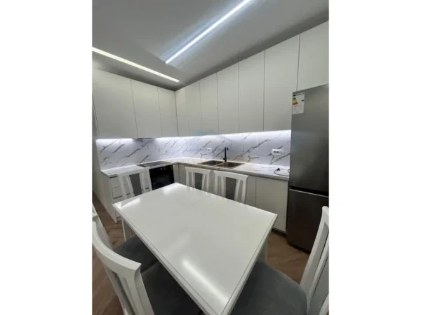 Tirane, jepet me qera apartament 2+1 Kati 6, 106 m² 800 € 