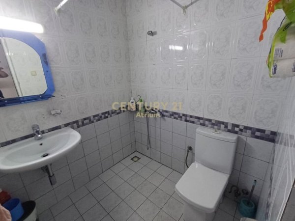 Tirane, jepet me qera apartament 3+1 Kati 1, 100 m² 480 € (Tek Varri i Bamit)
