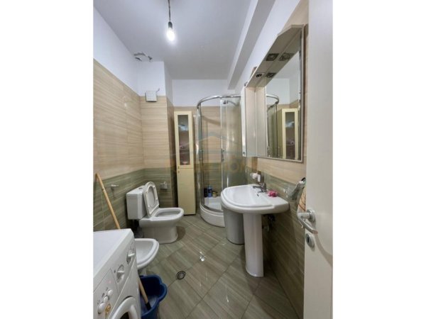 Tirane, jepet me qera apartament 2+1 Kati 4, 98 m² 450 € 