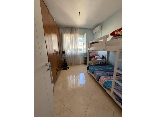 Tirane, jepet me qera apartament 2+1 Kati 4, 98 m² 450 € 