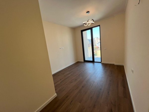Tirane, jepet me qera apartament 2+1+Ballkon Kati 5, 114 m² 1.800 € (Rruga e Kosovareve)