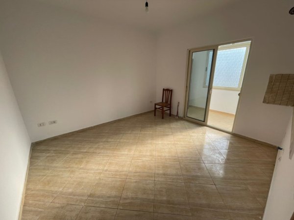 Tirane, jepet me qera Vile 1+1 Kati 2, 50 m² 250 € 
