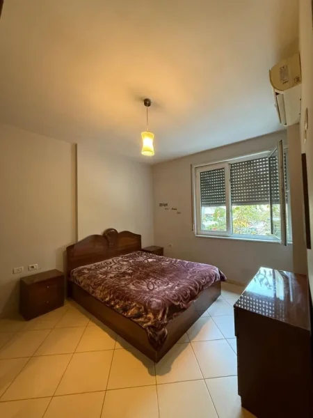 Tirane, jepet me qera apartament 2+1 Kati 1, 90 m² 600 € (Rruga Xhemal Tafaj)