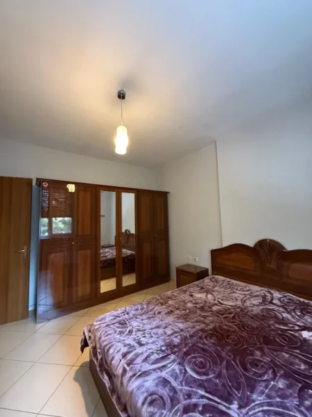 Tirane, jepet me qera apartament 2+1 Kati 1, 90 m² 600 € (Rruga Xhemal Tafaj)