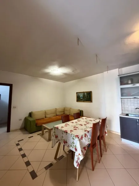 Tirane, jepet me qera apartament 2+1 Kati 1, 90 m² 600 € (Rruga Xhemal Tafaj)