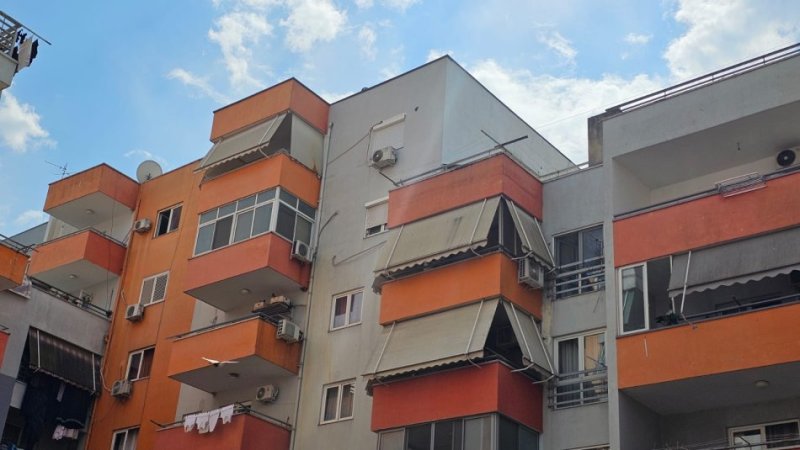 Tirane, jepet me qera apartament+verande 2+1+Ballkon Kati 5, 450 €