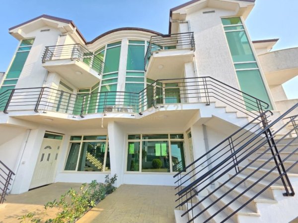 Tirane, jepet me qera Vile 2 Katshe Kati 0, 200 m² 2.500 € (Sauk)