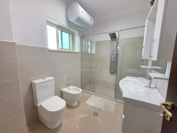 Tirane, jepet me qera Vile 2 Katshe Kati 0, 200 m² 2.500 € (Sauk)