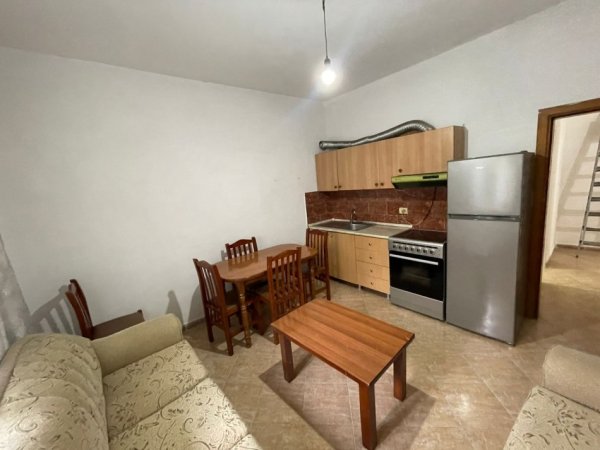 Tirane, jepet me qera Vile 1+1 Kati 1, 60 m² 350 € (Rr 5 Maji)