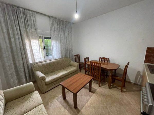 Tirane, jepet me qera Vile 1+1 Kati 1, 60 m² 350 € (Rr 5 Maji)