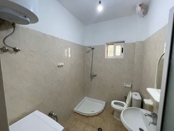 Tirane, jepet me qera Vile 1+1 Kati 1, 60 m² 350 € (Rr 5 Maji)