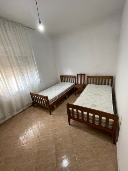 Tirane, jepet me qera Vile 1+1 Kati 1, 60 m² 350 € (Rr 5 Maji)