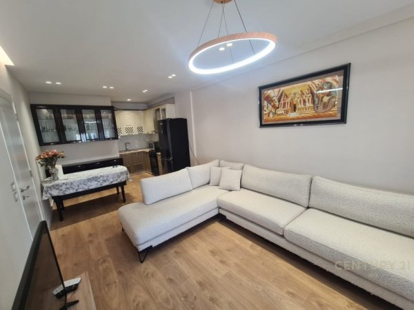 Tirane, jepet me qera apartament 2+1 Kati 3, 94 m² 1.200 € (KOMUNA E PARISIT)