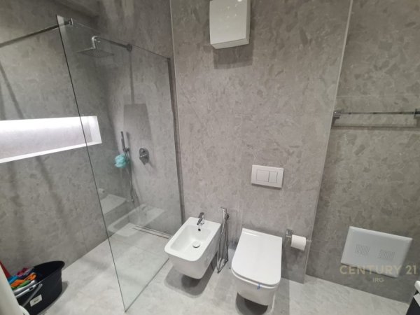 Tirane, jepet me qera apartament 2+1 Kati 3, 94 m² 1.200 € (KOMUNA E PARISIT)
