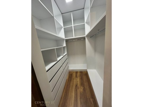Tirane, jepet me qera apartament 2+1 Kati 1, 100 m² 1.300 € (LIQENI I THATE)
