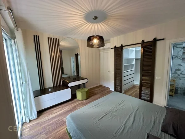 Tirane, jepet me qera apartament 2+1 Kati 1, 100 m² 1.300 € (LIQENI I THATE)