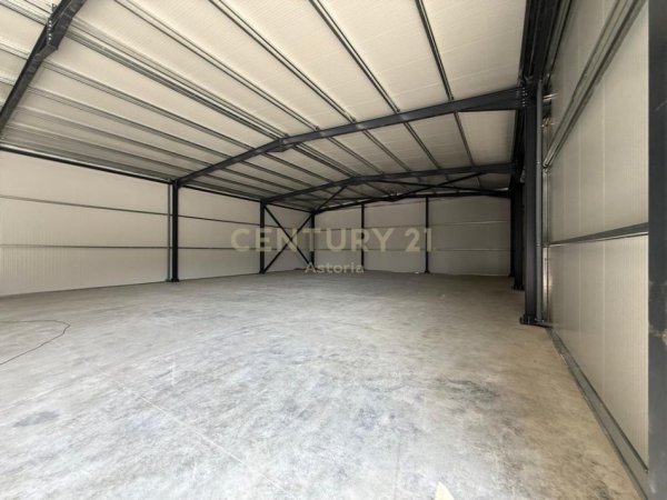 Tirane, jepet me qera magazine Kati 0, 650 m² 3.500 € (Farkë)