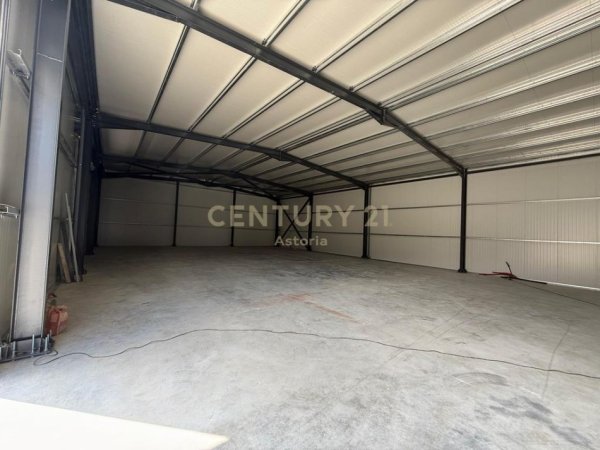 Tirane, jepet me qera magazine Kati 0, 650 m² 3.500 € (Farkë)