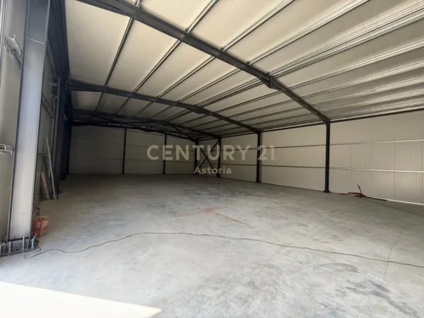 Tirane, jepet me qera magazine Kati 0, 650 m² 3.500 € (Farkë)